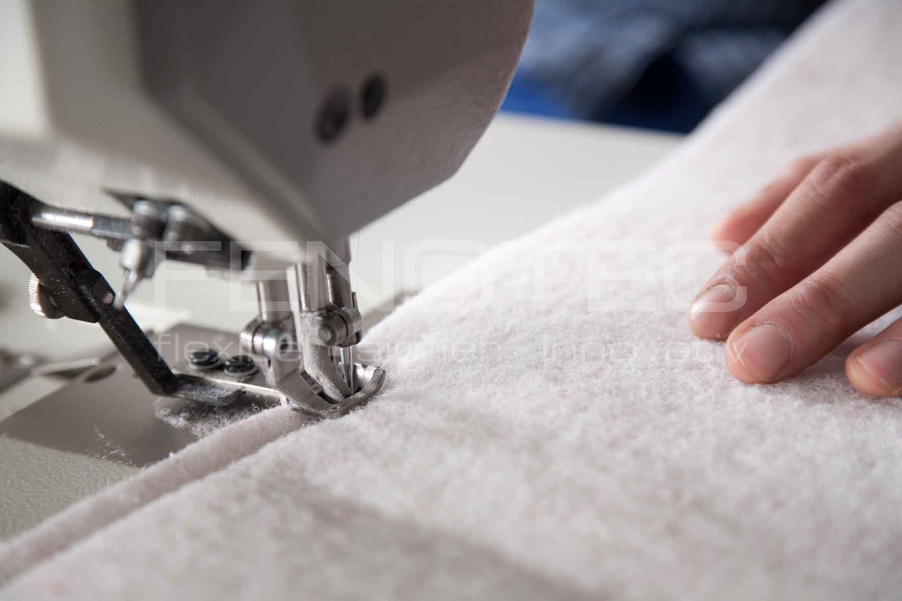Vlies wird mit Nähmaschine vernäht