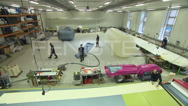 Die FENOTEC Produktionshalle von innen